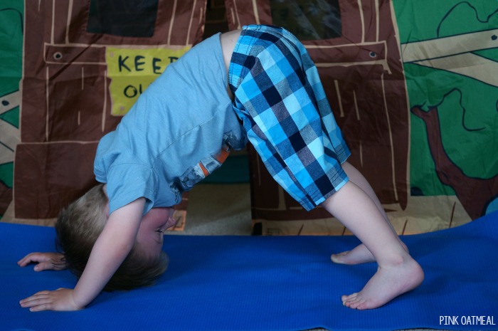 Thèmes d'été amusants qui sont parfaits pour intégrer l'activité physique pour les enfants.  Les thèmes amusants peuvent rendre l'ajout de mouvement tellement plus pour les camps, les cours d'été, la physiothérapie, l'ergothérapie, et plus encore !